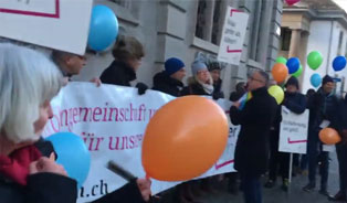 queerAltern-Demo Rathaus: Video und Presseartikel