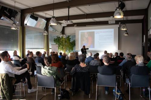 05 queerAltern Caring-Community-Workshop-2019 Gastreferentin-Dr-Dana-Mahr ©S.Meier gestaltungskiosk.ch