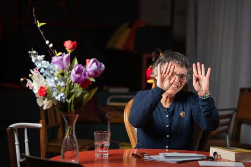 qA-Online Frauenstimmrecht Podium BarbaraBosshard ©S.Meier gestaltungskiosk.ch-19