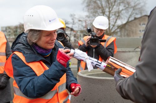 13 qA Espenhof-Grundsteinlegung Bosshard-Barbara queerAltern ©Sandra-Meier-gestaltungskiosk.ch-5