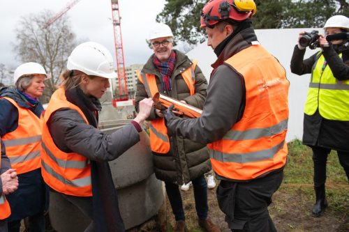 16 qA Espenhof-Grundsteinlegung Hollenstein-Theres ARGE-Bollhalder-Walser-Hollenstein ©Sandra-Meier-gestaltungskiosk.ch-4