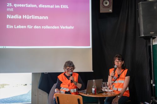00 queerSalon-25 Barbara-Bosshard-mit-Nadia-Huerlimann © Sandra-Meier-gestaltungskiosk.ch-1
