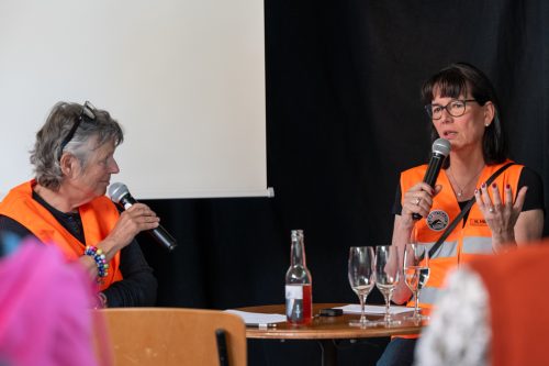 03 queerSalon-25 Barbara-Bosshard-mit-Nadia-Huerlimann © Sandra-Meier-gestaltungskiosk.ch-21