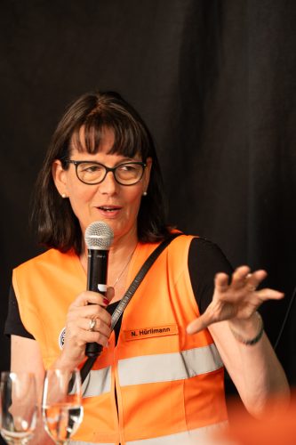 05 queerSalon-25 Barbara-Bosshard-mit-Nadia-Huerlimann © Sandra-Meier-gestaltungskiosk.ch-15