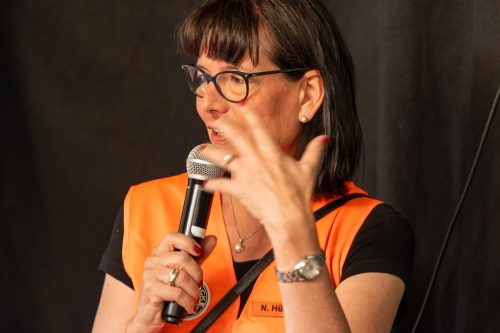 08 queerSalon-25 Barbara-Bosshard-mit-Nadia-Huerlimann © Sandra-Meier-gestaltungskiosk.ch-14