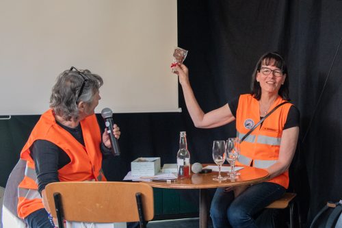 12 queerSalon-25 Barbara-Bosshard-mit-Nadia-Huerlimann © Sandra-Meier-gestaltungskiosk.ch-9