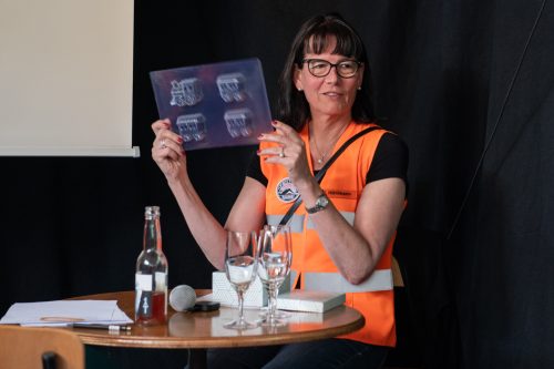 14 queerSalon-25 Barbara-Bosshard-mit-Nadia-Huerlimann © Sandra-Meier-gestaltungskiosk.ch-12