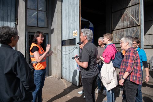 15 queerSalon-25 Besichtigung-mit-Nadia-Huerlimann © Sandra-Meier-gestaltungskiosk.ch-13