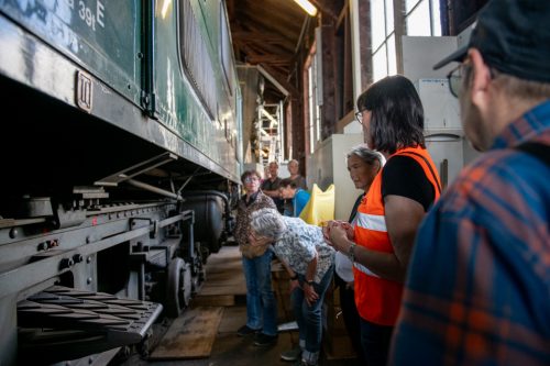 17 queerSalon-25 Besichtigung-mit-Nadia-Huerlimann © Sandra-Meier-gestaltungskiosk.ch-4