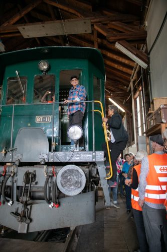 20 queerSalon-25 Besichtigung-mit-Nadia-Huerlimann © Sandra-Meier-gestaltungskiosk.ch-5