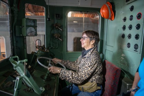 22 queerSalon-25 Besichtigung-mit-Nadia-Huerlimann © Sandra-Meier-gestaltungskiosk.ch-8