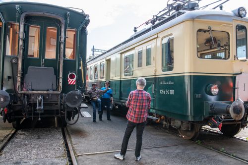 26 queerSalon-25 Besichtigung-mit-Nadia-Huerlimann © Sandra-Meier-gestaltungskiosk.ch-12