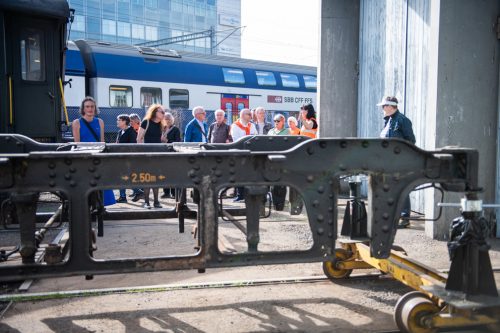 30 queerSalon-25 Besichtigung-mit-Nadia-Huerlimann © Sandra-Meier-gestaltungskiosk.ch-38