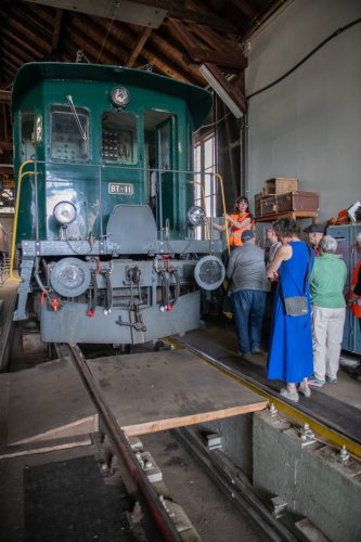 36 queerSalon-25 Besichtigung-mit-Nadia-Huerlimann © Sandra-Meier-gestaltungskiosk.ch-21